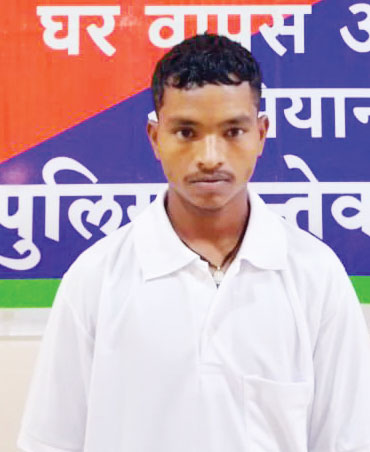 ईनामी नक्सली का समर्पण ईनामी नक्सली का समर्पण