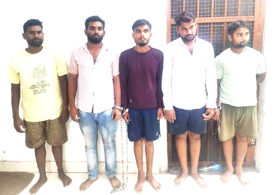 सडक़ किनारे खड़े ट्रकों को बनाते थे निशाना, चोर गिरोह गिरफ्तार