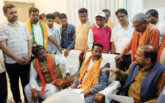 बीटीओए के अध्यक्ष व सचिव ने बस्तर सांसद से की मुलाकात बीटीओए के अध्यक्ष व सचिव ने बस्तर सांसद से की मुलाकात