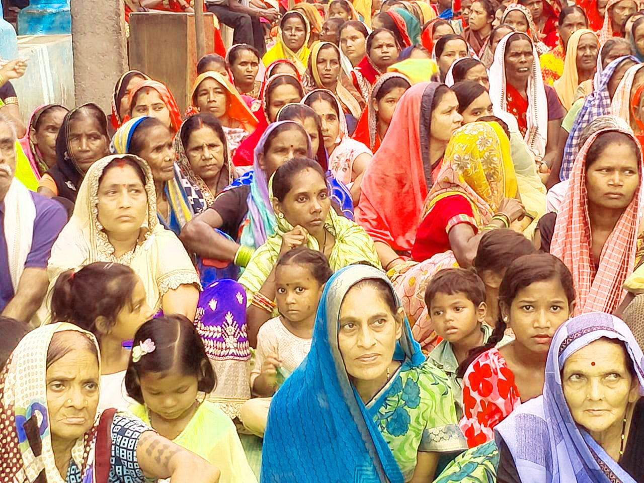 कोयला सत्याग्रह में जुटे 30 गांव के ग्रामीण कोयला सत्याग्रह में जुटे 30 गांव के ग्रामीण