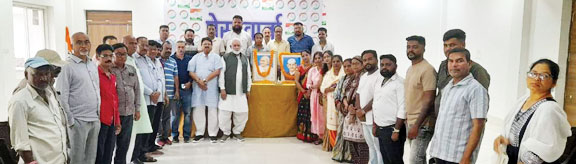 कांग्रेसियों ने गांधी, शास्त्री को किया याद कांग्रेसियों ने गांधी, शास्त्री को किया याद