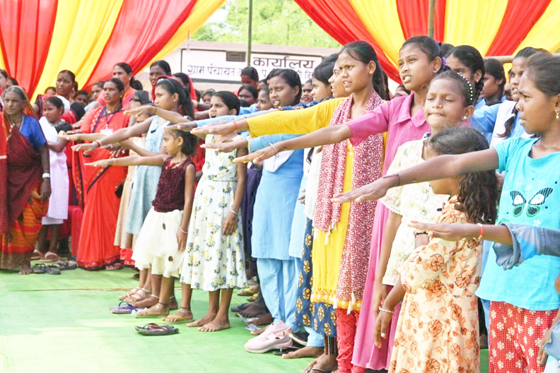 नुक्कड़ नाटक से बच्चों ने दिया स्वच्छता का संदेश नुक्कड़ नाटक से बच्चों ने दिया स्वच्छता का संदेश