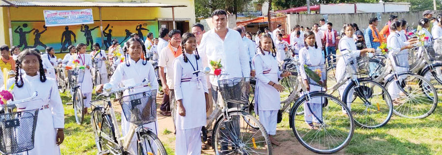छात्राओं को मिली साइकिल छात्राओं को मिली साइकिल