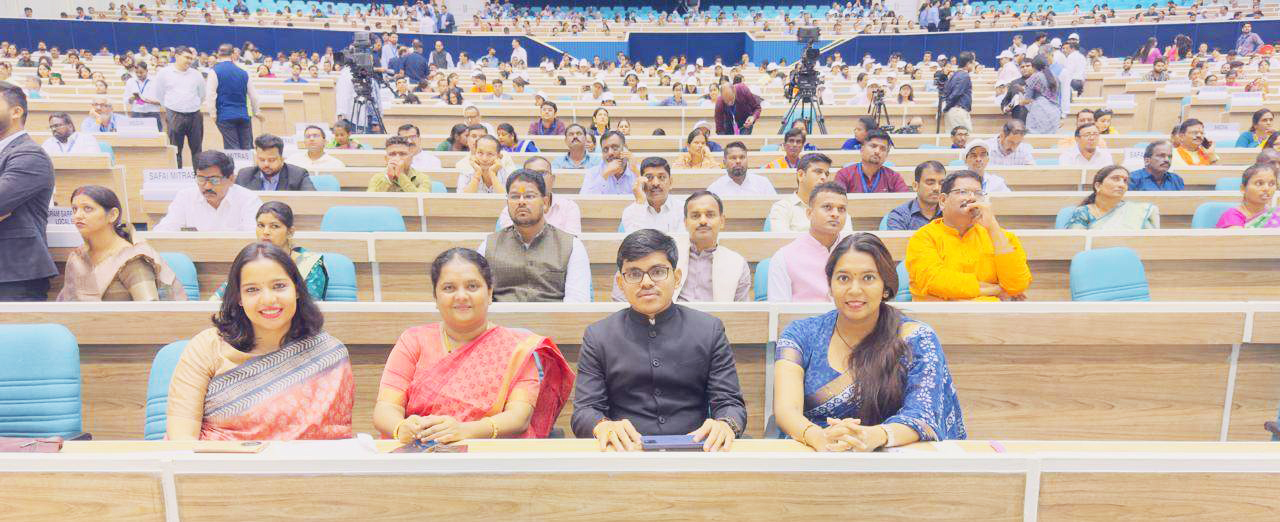 समारोह में शामिल हुए जिपं सीईओ सुरूचि व पद्मश्री फूलबासन समारोह में शामिल हुए जिपं सीईओ सुरूचि व पद्मश्री फूलबासन