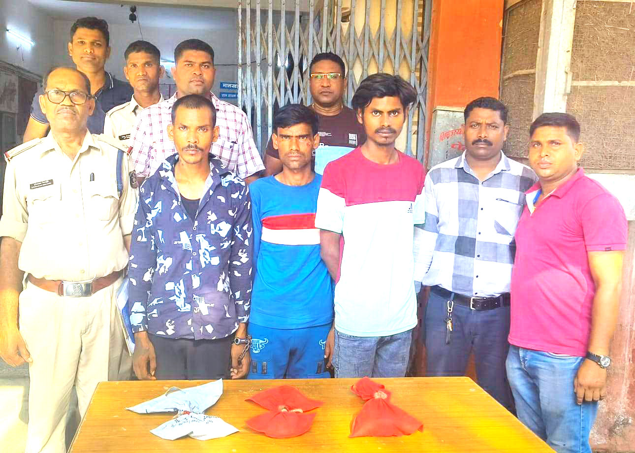 सूने मकान से नगदी-जेवर चोरी, 3 आरोपी पकड़ाए सूने मकान से नगदी-जेवर चोरी, 3 आरोपी पकड़ाए