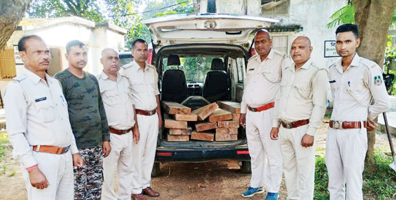चिरान लोड वाहन जब्त, 2 पकड़ाए चिरान लोड वाहन जब्त, 2 पकड़ाए
