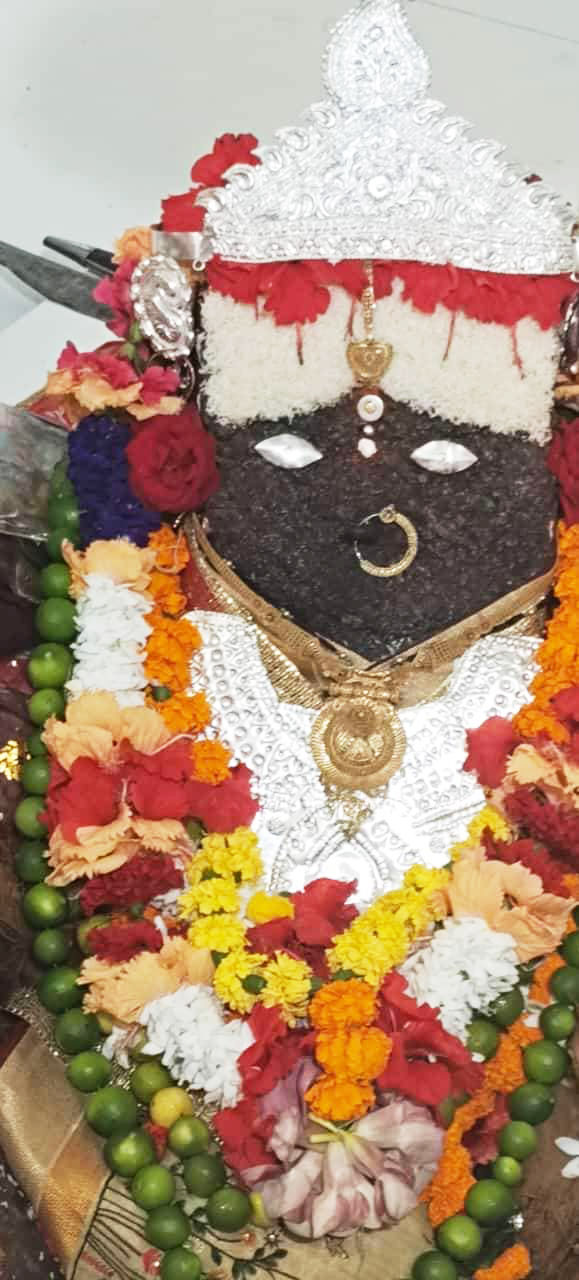 शीतला शक्ति पीठ में आस्था के दीप जगमगाए शीतला शक्ति पीठ में आस्था के दीप जगमगाए