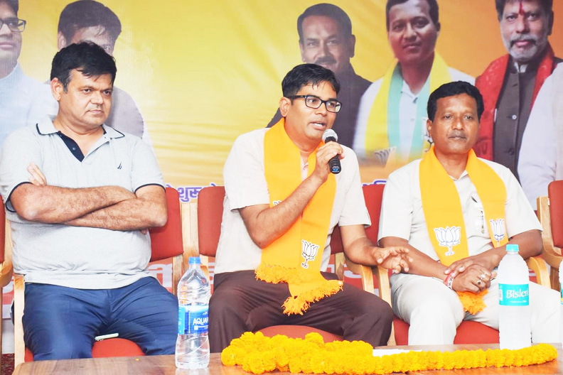 सदस्यता के आंकड़ों से ही निकाय-पंचायत चुनाव की दावेदारी तय होगी- ओपी चौधरी सदस्यता के आंकड़ों से ही निकाय-पंचायत चुनाव की दावेदारी तय होगी- ओपी चौधरी