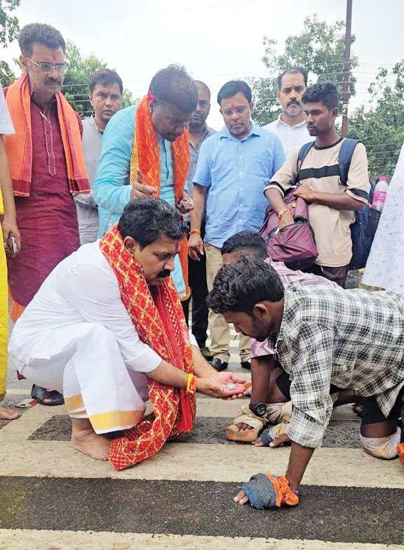 उपमुख्यमंत्री ने की मां दंतेश्वरी की पूजा-अर्चना, प्रदेशवासियों की खुशहाली की कामना