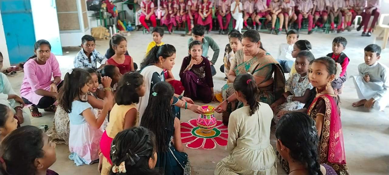 ब्लेलॉक विद्यालय में गरबा ब्लेलॉक विद्यालय में गरबा