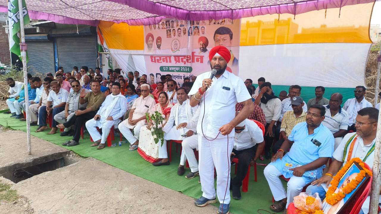 अघोषित विद्युत कटौती के विरोध में कांग्र्रेस का प्रदर्शन अघोषित विद्युत कटौती के विरोध में कांग्र्रेस का प्रदर्शन