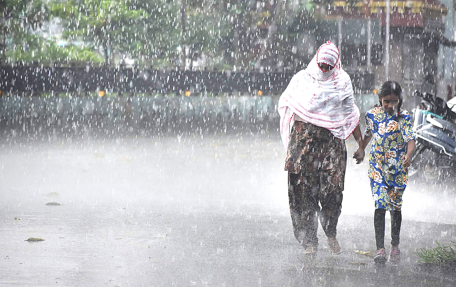 राजधानी में खंड वर्षा, रास-गरबा स्थलों में पानी-पानी