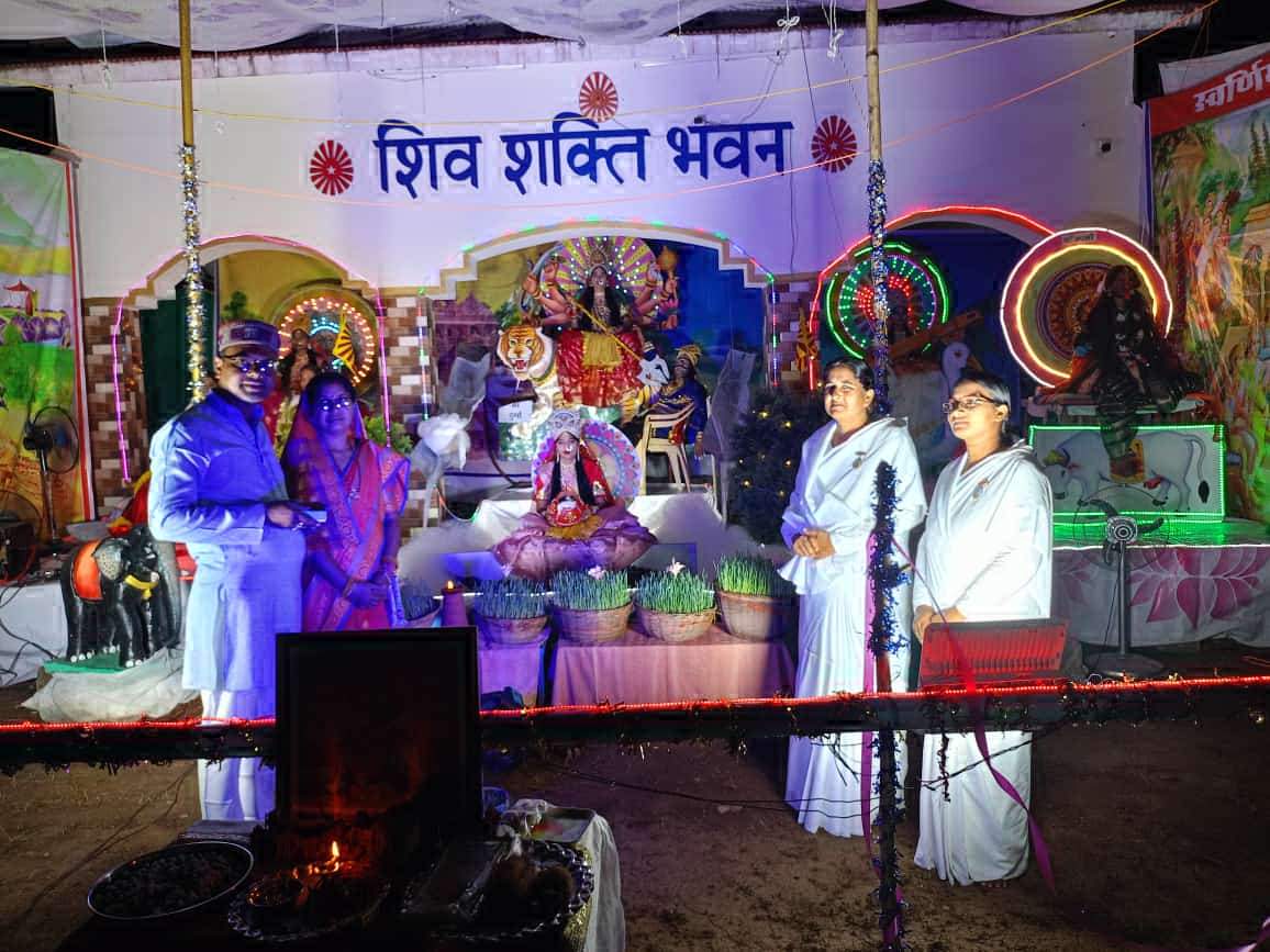 ब्रम्हा कुमारी बहनों की आकर्षण झांकी का प्रदर्शन ब्रम्हा कुमारी बहनों की आकर्षण झांकी का प्रदर्शन