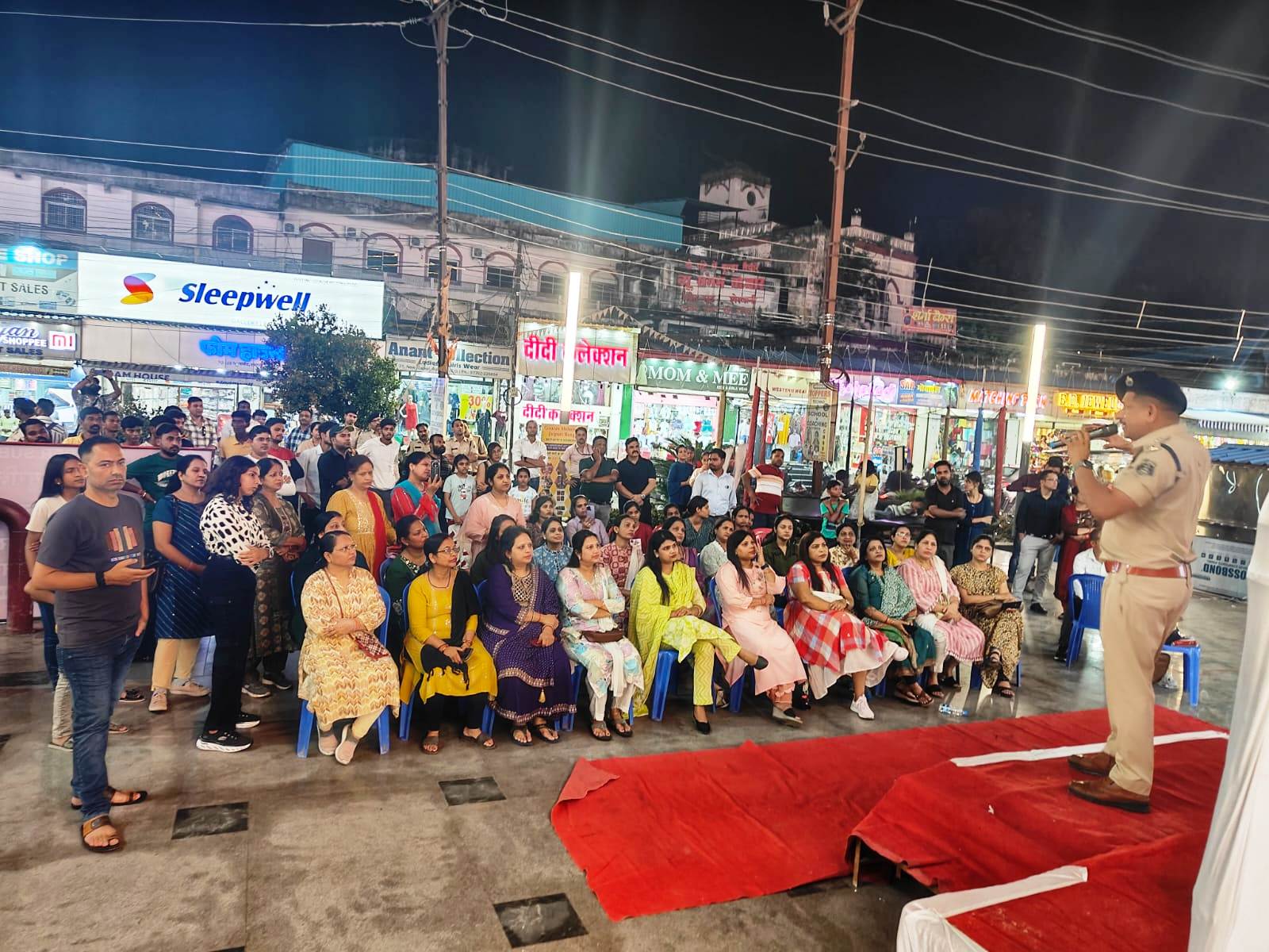 डीएसपी ने दी साइबर सुरक्षा की जानकारियां डीएसपी ने दी साइबर सुरक्षा की जानकारियां