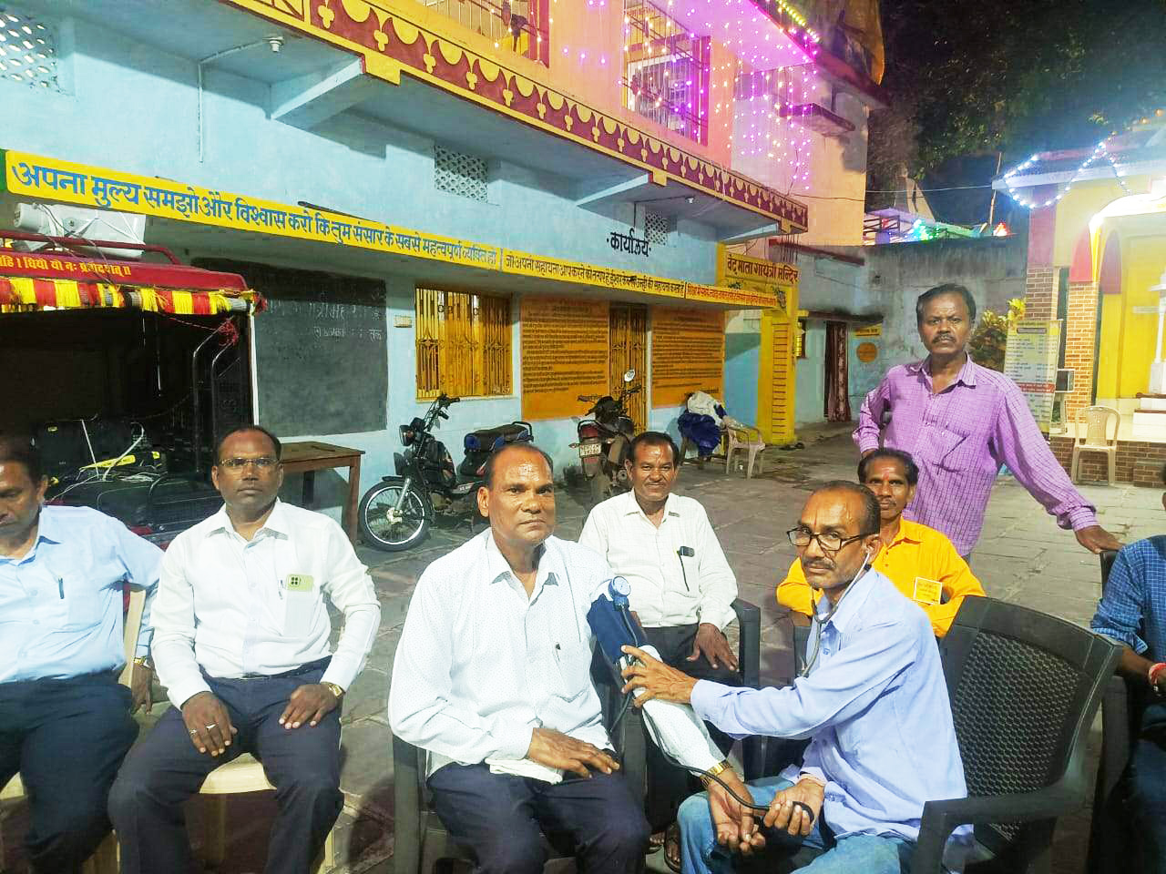 निशुल्क स्वास्थ्य शिविर आयोजित