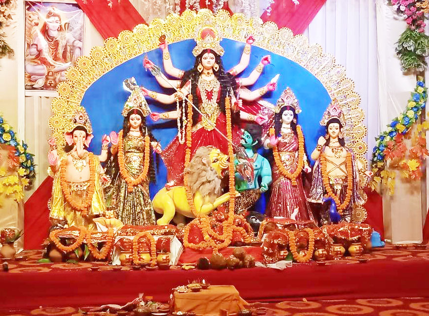 पंडालों में विराजीं जगत जननी, दर्शन को उमड़े भक्त पंडालों में विराजीं जगत जननी, दर्शन को उमड़े भक्त