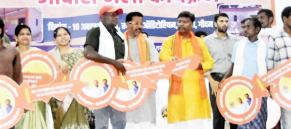 केदार कश्यप ने पीएम आवासों का किया सांकेतिक भूमिपूजन, गृह प्रवेश