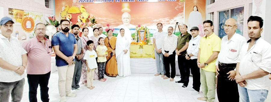 पद्मविभूषण रतन टाटा को दी श्रद्धांजलि