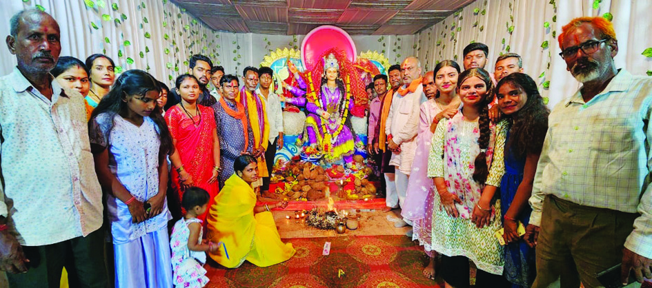 विधायक चंद्राकर ने पूजा-अर्चना कर सुख समृद्धि की कामना की विधायक चंद्राकर ने पूजा-अर्चना कर सुख समृद्धि की कामना की