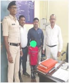 परिजनों से भटककर तिल्दा रायपुर पहुंचे तीन बच्चे चाइल्ड लाइन के सुपुर्द परिजनों से भटककर तिल्दा रायपुर पहुंचे तीन बच्चे चाइल्ड लाइन के सुपुर्द