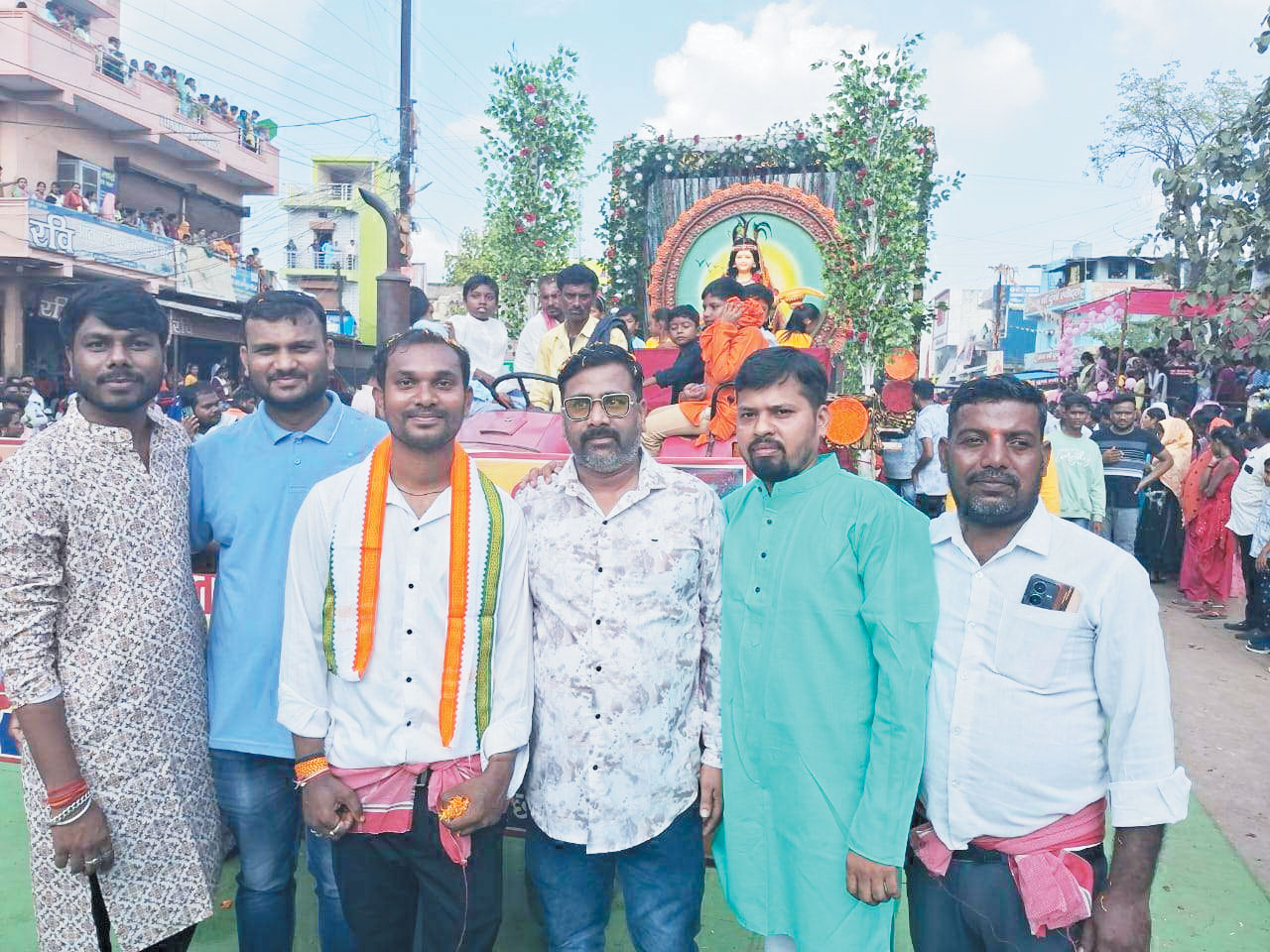 शिवनाथ में दुर्गा प्रतिमाओं का विसर्जन