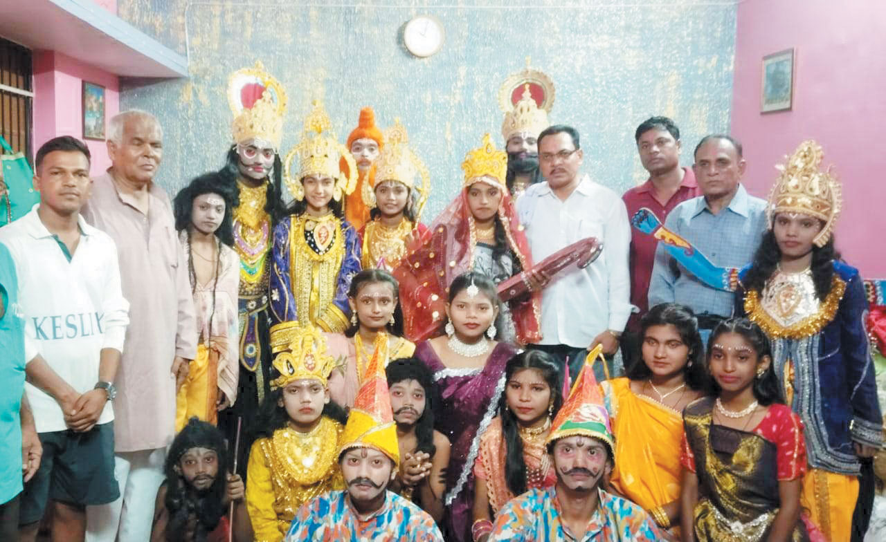 रामलीला में बालिकाओं ने निभाए किरदार रामलीला में बालिकाओं ने निभाए किरदार