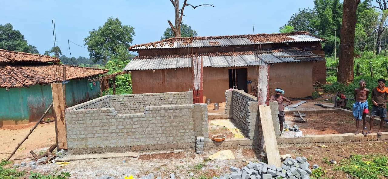 खाते में किश्त आने के साथ मजबूत नींव के साथ बनने लगा है सपनों का आशियाना
