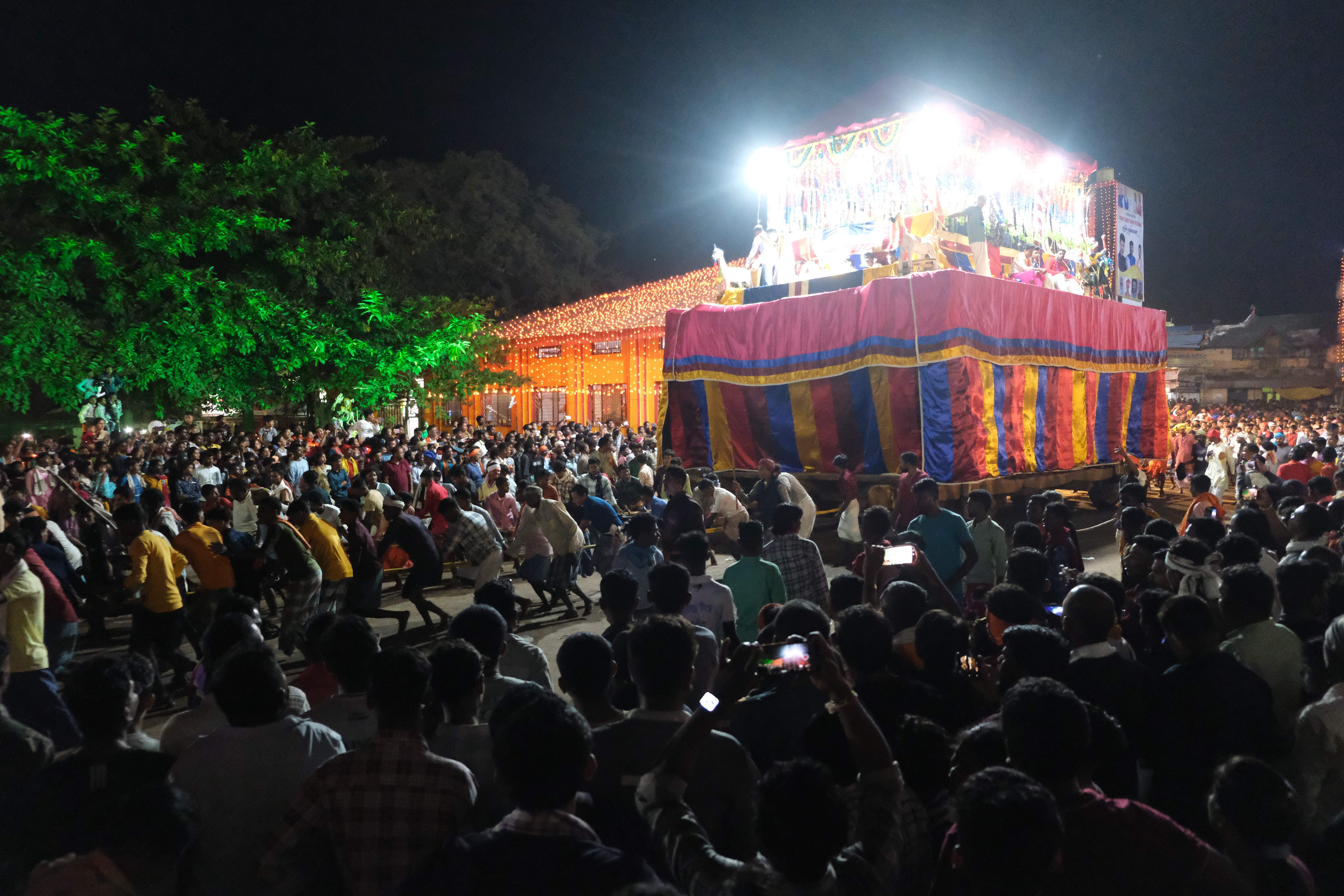 बस्तर दशहरा: आठ चक्कों वाले विजय रथ की चुराकर ले गए ग्रामीण कुम्हडाकोट