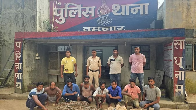 रेलवे लाइन से तार चोरी करने वाले 8 गिरफ्तार, 2 क्विंटल तार बरामद
