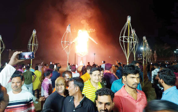लखनपुर में एक दिन बाद मना दशहरा लखनपुर में एक दिन बाद मना दशहरा