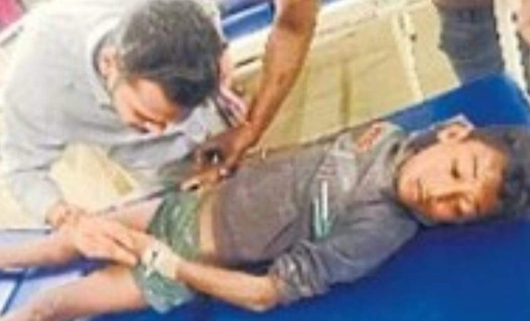 दो भाइयों को सांप ने काटा, एक ने रास्ते में तो दूसरे ने अस्पताल में तोड़ा दम दो भाइयों को सांप ने काटा, एक ने रास्ते में तो दूसरे ने अस्पताल में तोड़ा दम