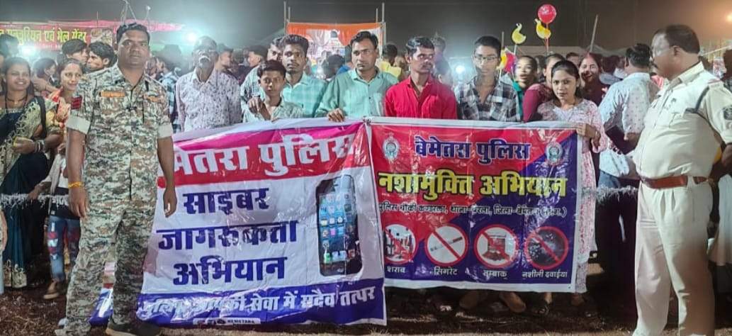 बैंक, एटीएम, क्रेडिट, आधार कार्ड संबंधित निजी जानकारी किसी अनजान व्यक्ति से न करें साझा बैंक, एटीएम, क्रेडिट, आधार कार्ड संबंधित निजी जानकारी किसी अनजान व्यक्ति से न करें साझा