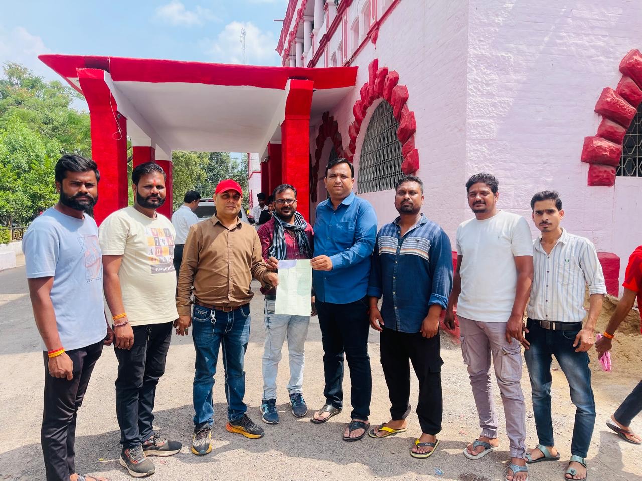 टेंडर प्रक्रिया में अनियमितता का आरोप, कलेक्टर से शिकायत