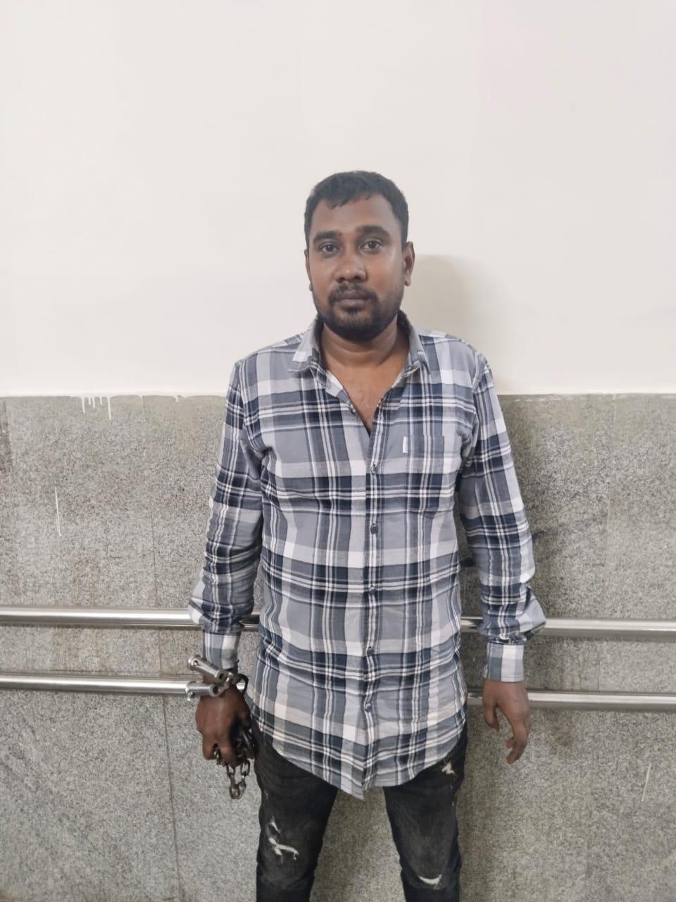 शराब से दो दिन की कमाई 27 लाख लेकर फरार सेल्समेन गिरफ्तार शराब से दो दिन की कमाई 27 लाख लेकर फरार सेल्समेन गिरफ्तार
