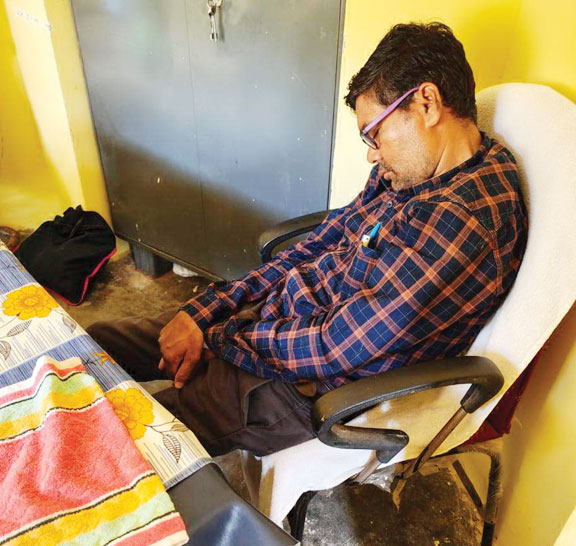 लापरवाही और मद्यपान के आरोप, प्रधानाध्यापक निलंबित लापरवाही और मद्यपान के आरोप, प्रधानाध्यापक निलंबित