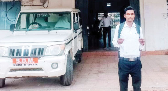 रिश्वत नहीं देने पर महिला पटवारी पर युवक का मोबाइल छिनने का आरोप
