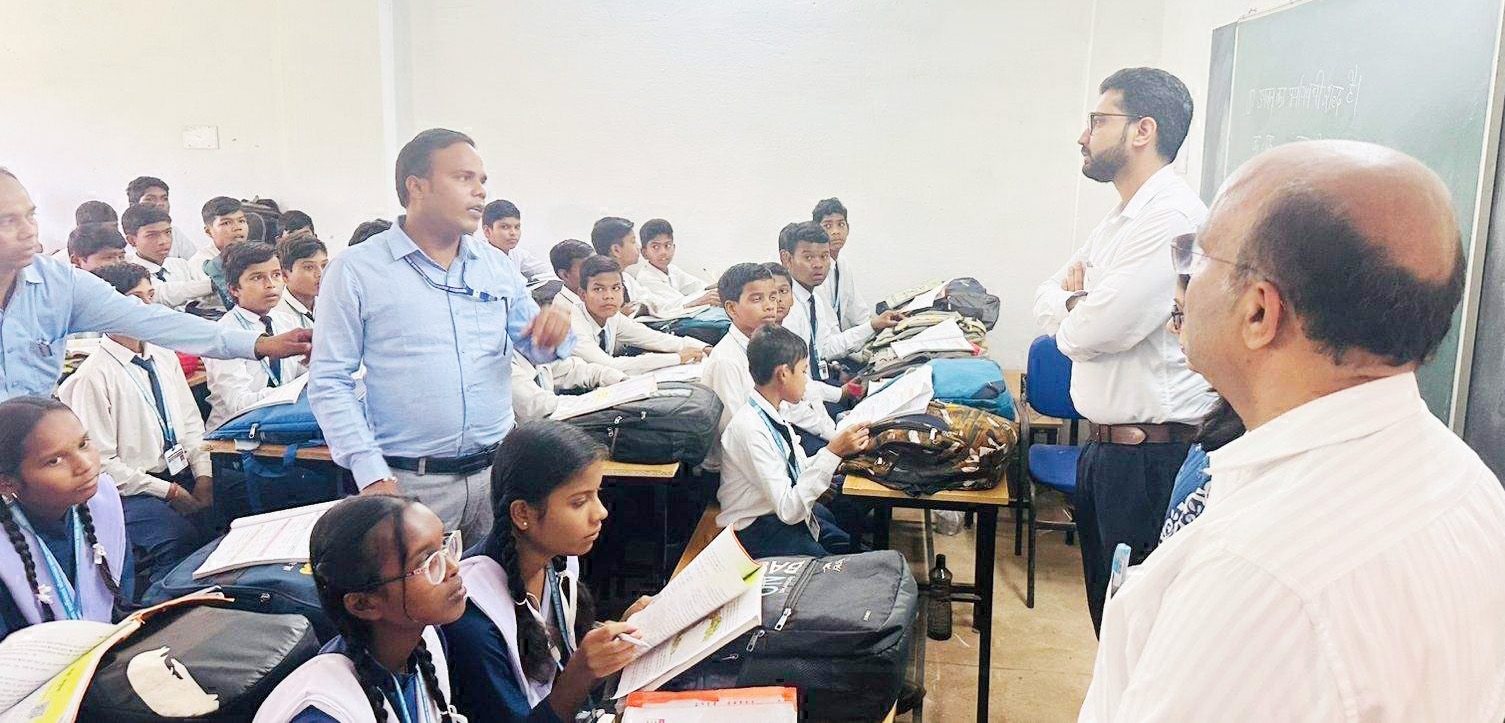 कलेक्टर ने सरायपाली कन्या छात्रावास, स्कूल, अस्पताल का लिया जायजा कलेक्टर ने सरायपाली कन्या छात्रावास, स्कूल, अस्पताल का लिया जायजा