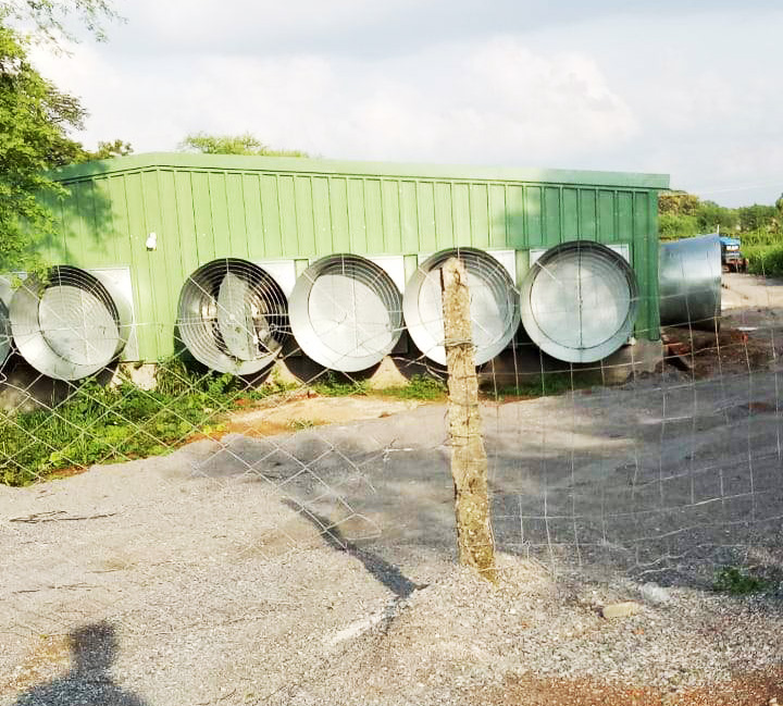 आबादी क्षेत्र में स्थापित पोल्ट्री फार्म बंद करने ज्ञापन