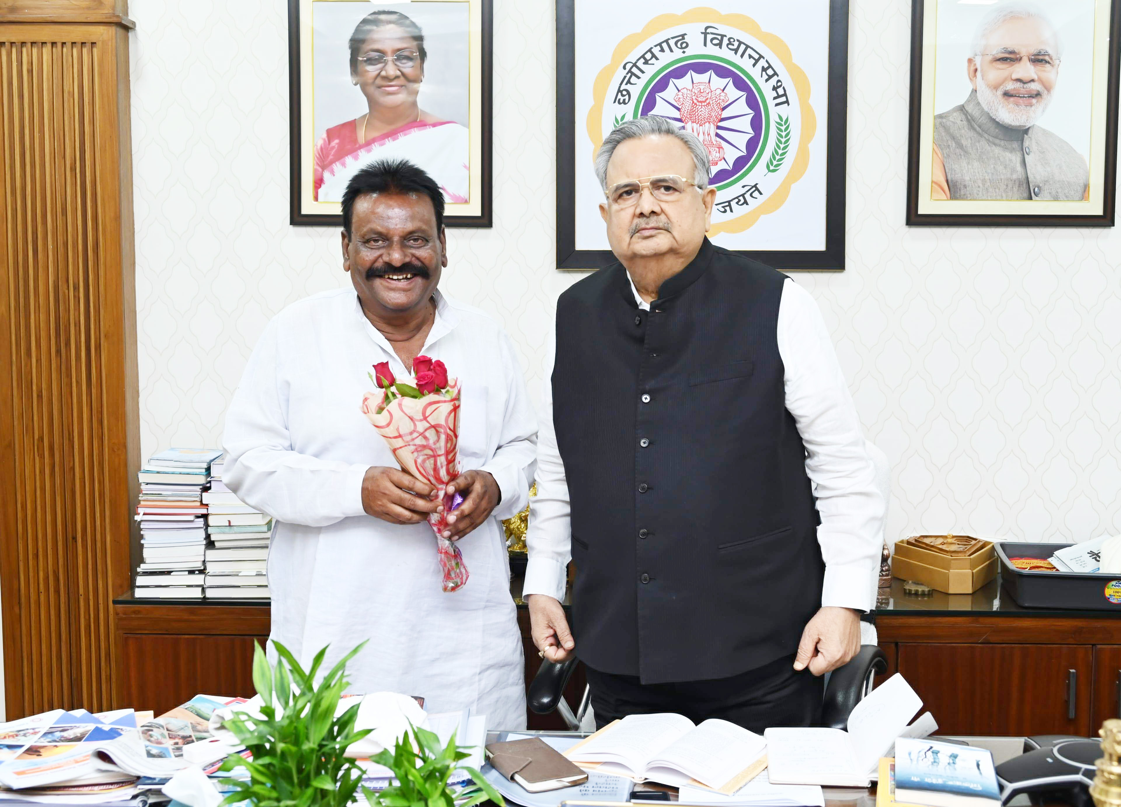 चन्द्रिका ने डॉ.रमन को दी बधाई