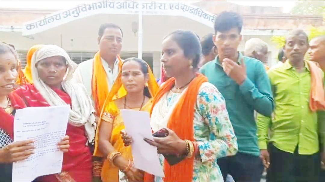 ग्रामीणों को दो माह से नहीं मिला राशन