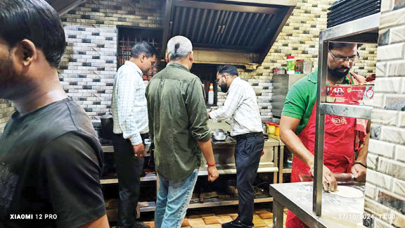  मिठाई दुकानों का निरीक्षण कर लिए नमूने