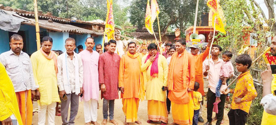   मंदिर में शिवलिंग की प्राण-प्रतिष्ठा, निकाली कलश यात्रा