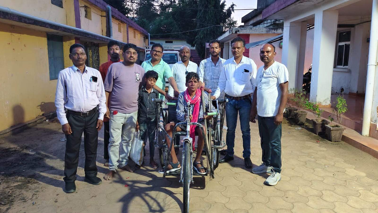 ट्राईसिकल मिलने पर जताया आभार