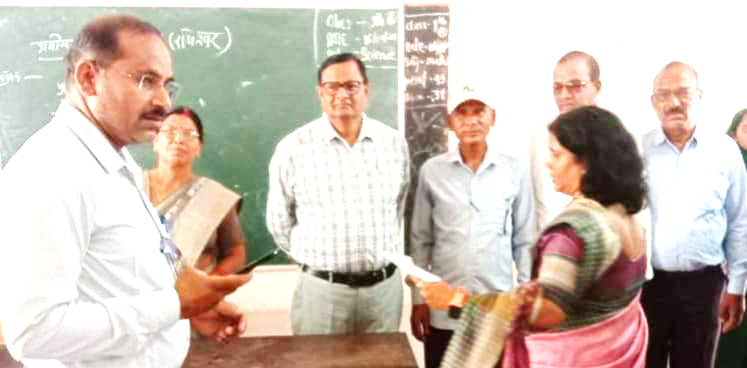 स्कूली छात्र-छात्राओं के शिविर में बनाए जाति, निवास और आय प्रमाण-पत्र