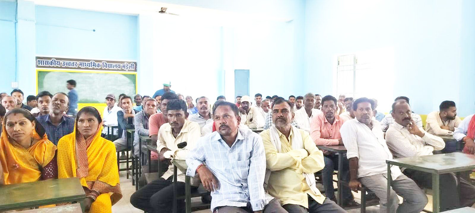 स्कूल परिसर में बदमाशों ने पीटा