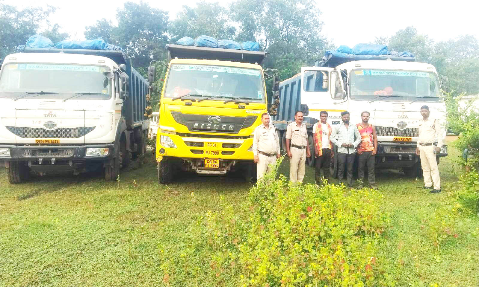 अवैध रेत खुदाई-परिवहन, 8 हाईवा, 5 ट्रैक्टर व 2 ट्रॉली ज़ब्त