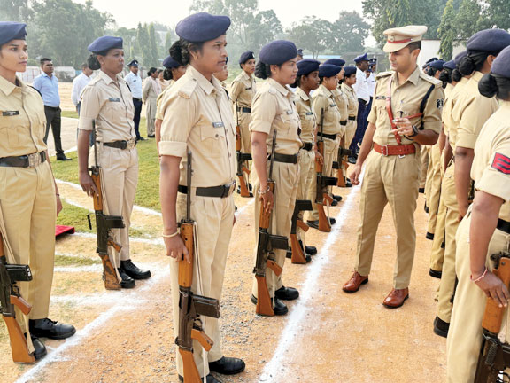 रक्षित आरक्षी केंद्र बलरामपुर में जनरल परेड