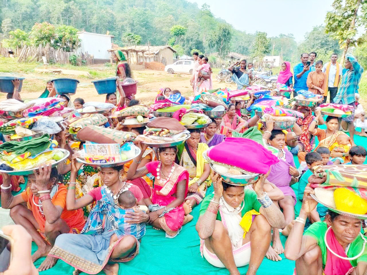 श्री योग वेदांत सेवा समिति कर रही असहाय लोगों की सेवा