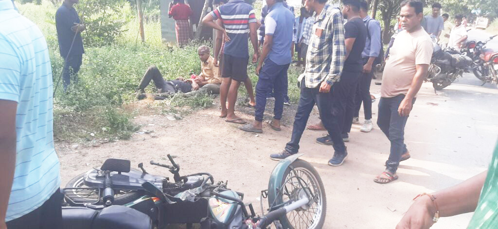 बाइकें भिड़ीं, 2 घायल