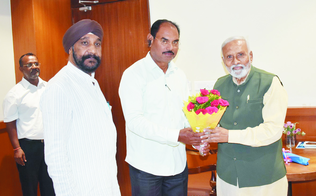 राष्ट्रीय अल्पसंख्यक आयोग के सदस्य ने छग के कार्यों को सराहा